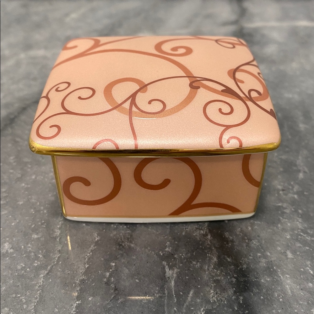 Wedgwood Marrakech Bone China Square Trinket/Ring Box with Lid. 2 1/2” Square